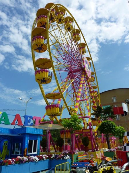 Парк аттракционов Солнечный остров в Джемете