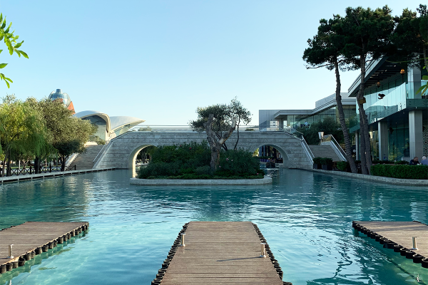 Парк маленькая Венеция в Баку