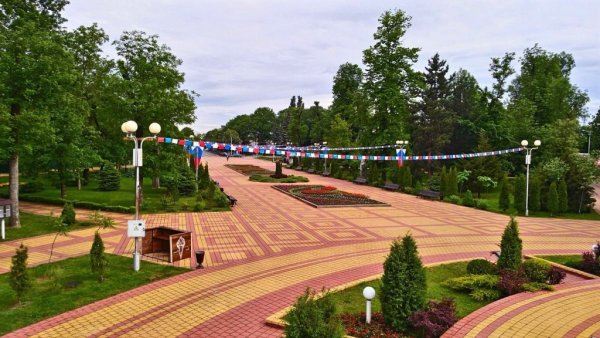 Новая аллея в парке Майкопа