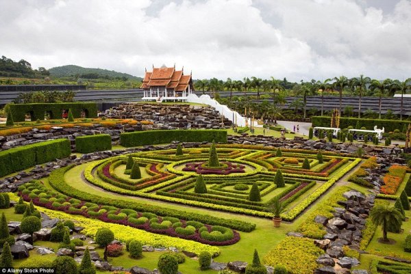 Нонг Нуч Версаль