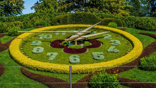 Цветочные часы английский сад Женева, Швейцария