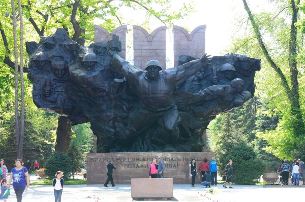 Парк 28 Панфиловцев Алматы