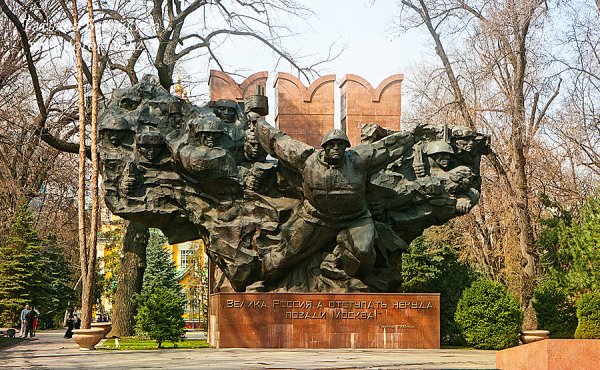 Памятник 28 панфиловцам в Алматы