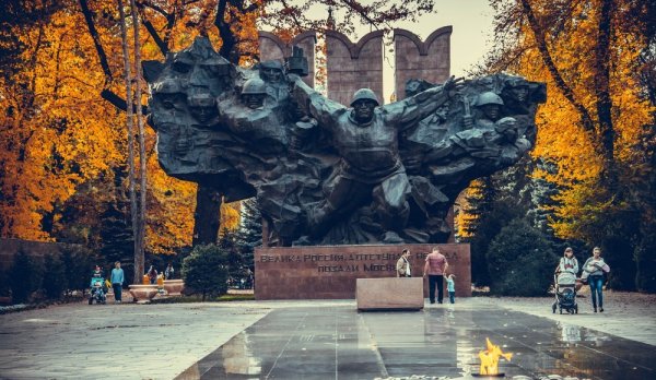 Алма Ата парк 28 Панфиловцев