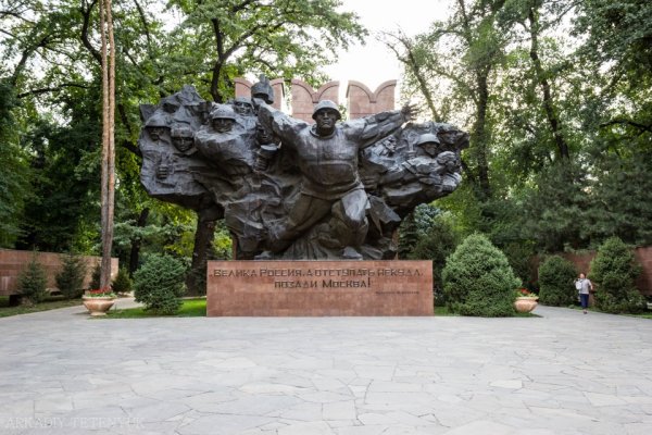 Парк имени 28 Гвардейцев-Панфиловцев 9-ОГО мая 1996