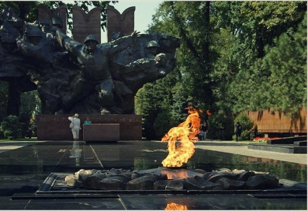 Парк 28 Панфиловцев Алматы