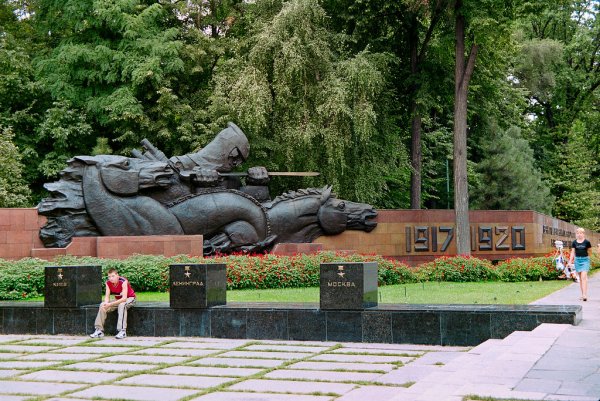 Парк имени 28 Гвардейцев-Панфиловцев Алма-Ата