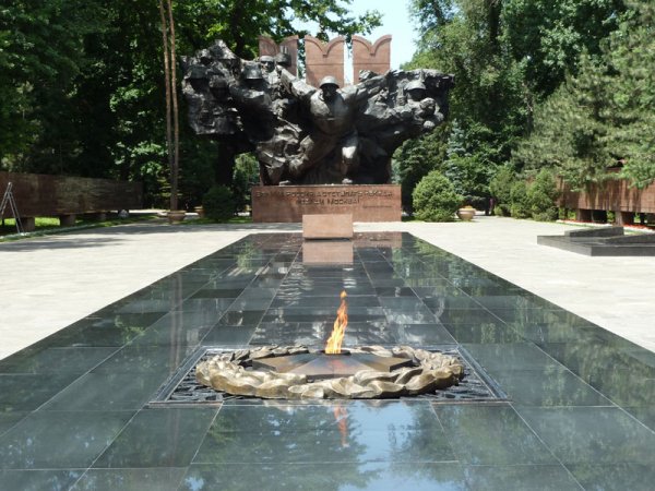 Вечный огонь парк 28 Панфиловцев