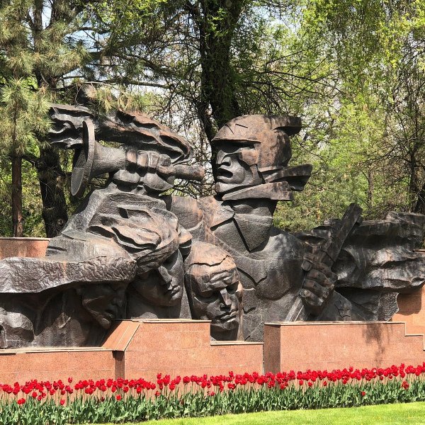 Парк имени 28 Гвардейцев-Панфиловцев Алма-Ата