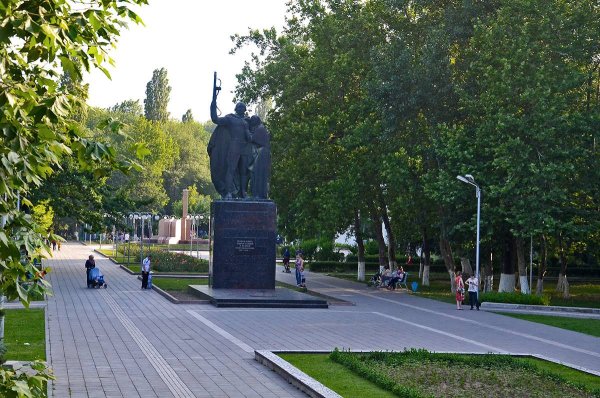 Махачкала парк Ленинского Комсомола вечный огонь