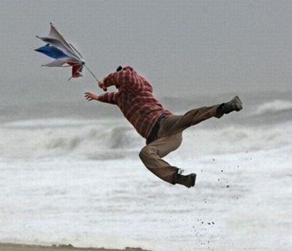 Сдувает ветром