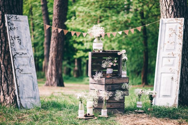 Фотозона на свадьбу на природе