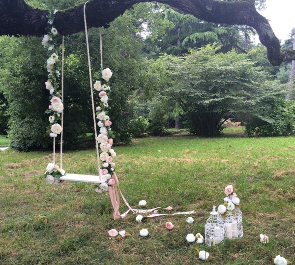 Фотозона с качелями