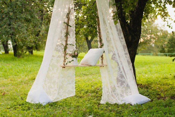 Фотозона на свадьбу на природе