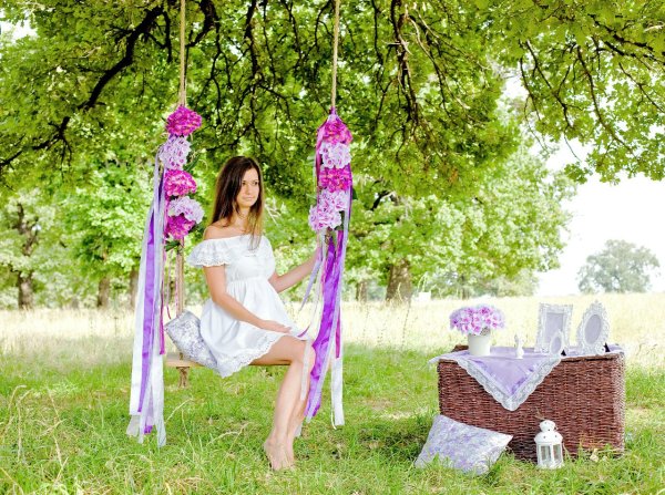 Фотозона с качелями на свадьбу