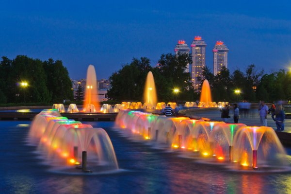 Поклонная гора в Москве фонтаны