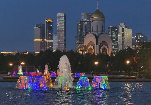 Поклонная гора фонтаны 2022