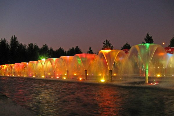 Фонтаны в парке Победы в Москве