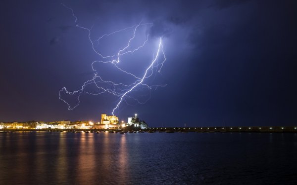 Гроза на море