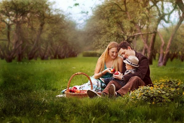 Семейная фотосессия на природе пикник
