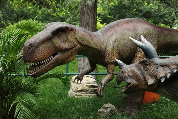 Батуми парк динозавров