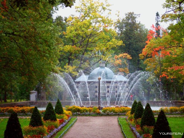 Фонтаны Нижнего парка в Петергофе