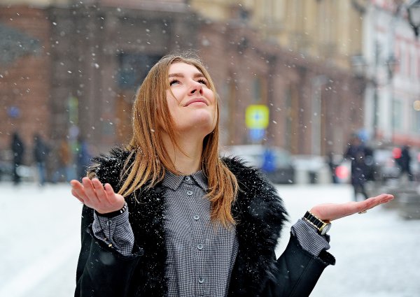 Девушка в Москве зимой
