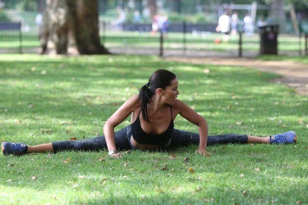 Шпагат в парке