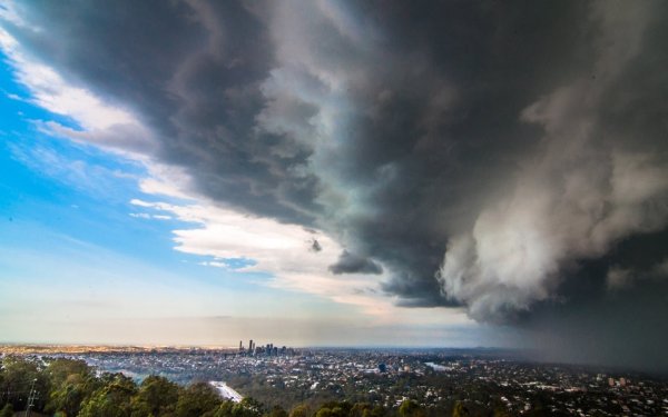 Надвигающиеся тучи