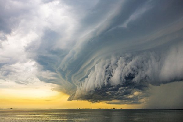 Буря смерч шторм Торнадо