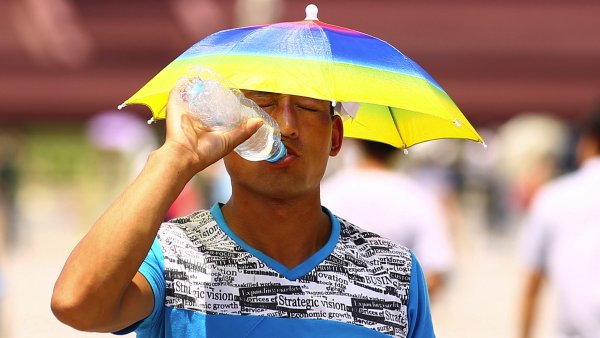 Человеку очень жарко