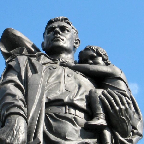 Памятник воину-освободителю в Трептов-парке