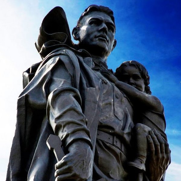Воин-освободитель Трептов-парк Берлин