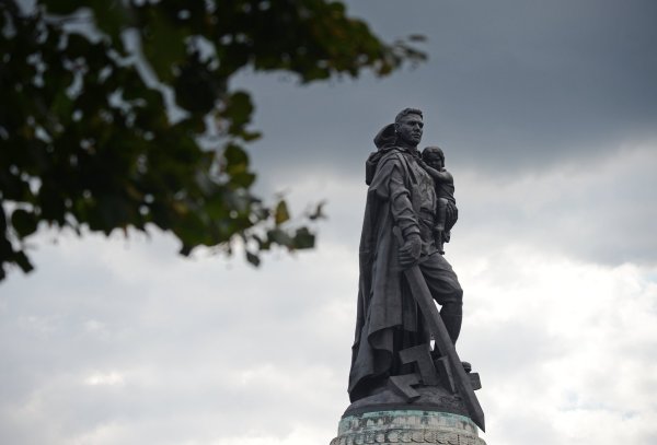 Воин-освободитель Трептов-парк Берлин