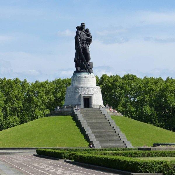 Воин освободитель в Трептов парке