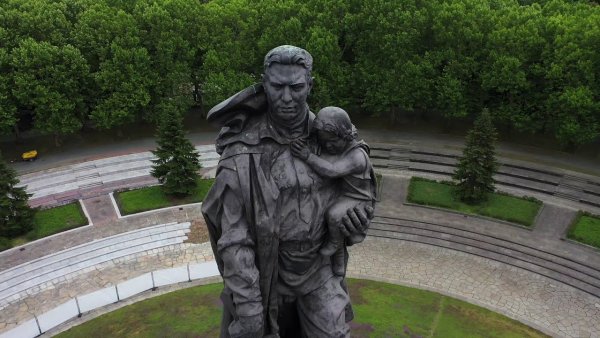 Трептов-парк мемориал советским солдатам в Берлине
