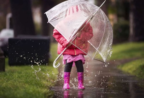 Девочка с зонтиком