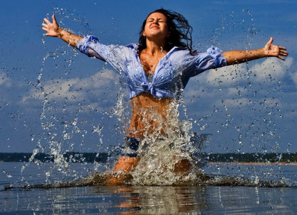 Фотосессия с брызгами воды