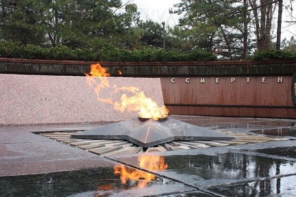 Вечный огонь в Симферополе в Гагаринском парке