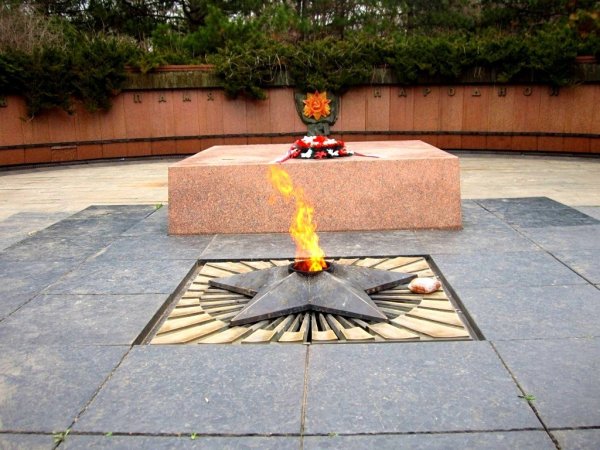 Вечный огонь в Симферополе в Гагаринском парке