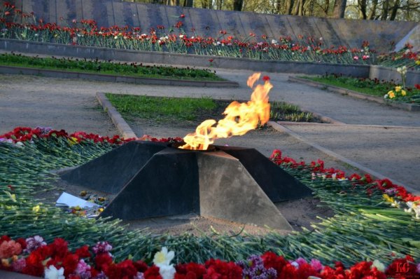 Парк Победы Ташкент вечный огонь