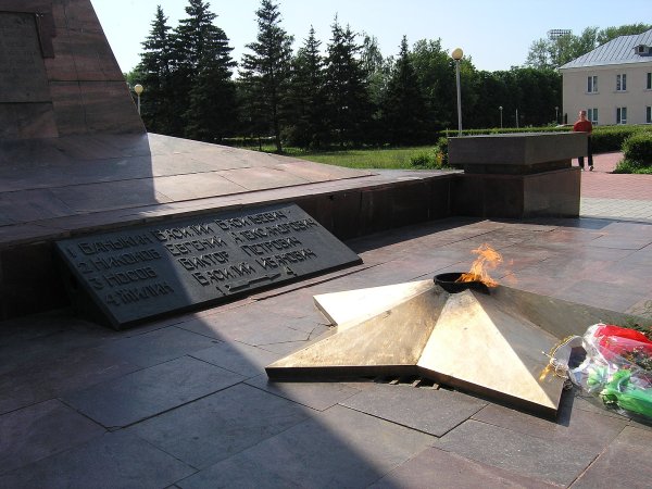 Обелиск славы вечный огонь в Тольятти