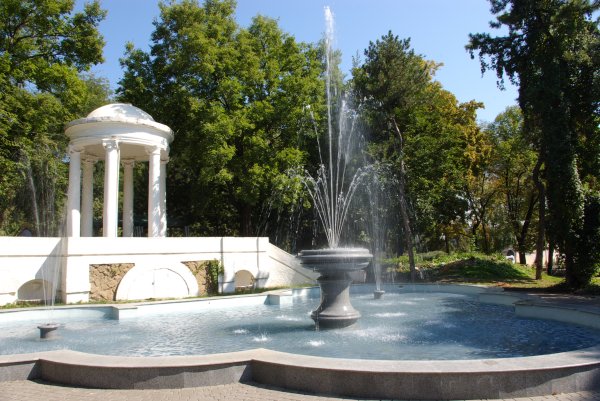 Ротонда с фонтаном Ростов парк им Горького