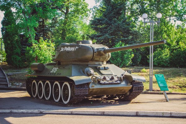 Экспонаты парка Победы Саратов