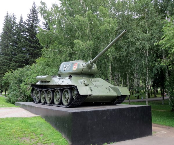 Танк памятник т34 85