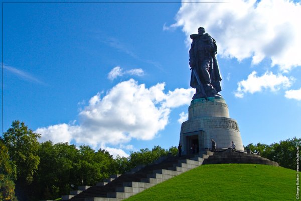 Воин-освободитель Трептов-парк Берлин