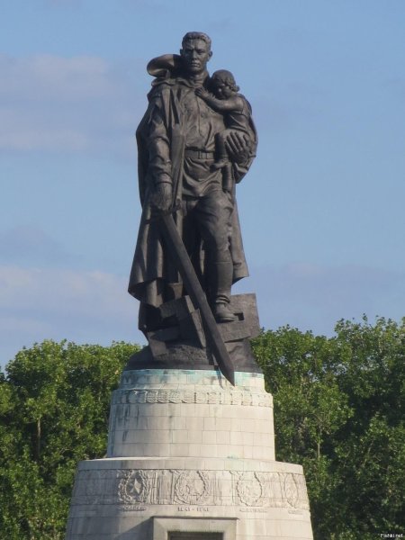 Воин-освободитель Трептов-парк Берлин