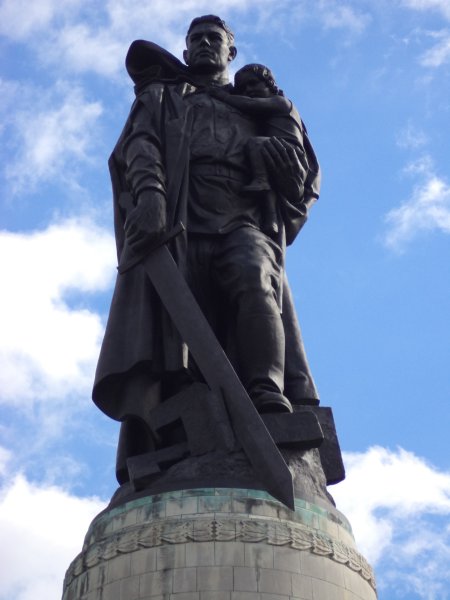 Трептов парк памятник