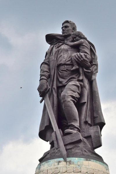 Воин-освободитель Трептов-парк Берлин