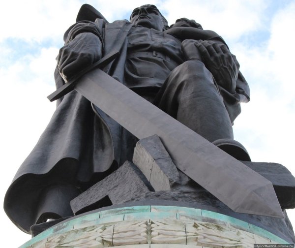 Трептов парк памятник советскому солдату